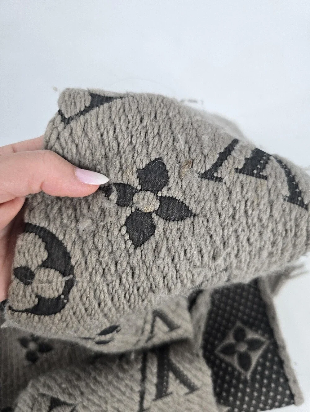 Louis Vuitton Logomania Gray Wool Fringe Scarf